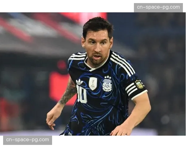 阿根廷老将达成意甲生涯百球里程碑，赛获全队致敬